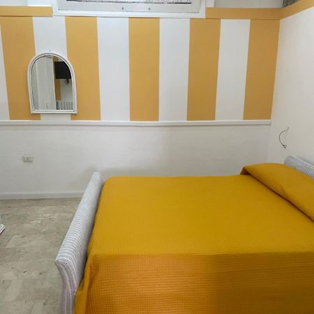 B&B Villa Delle Rondini 维博瓦伦蒂亚码头 外观 照片