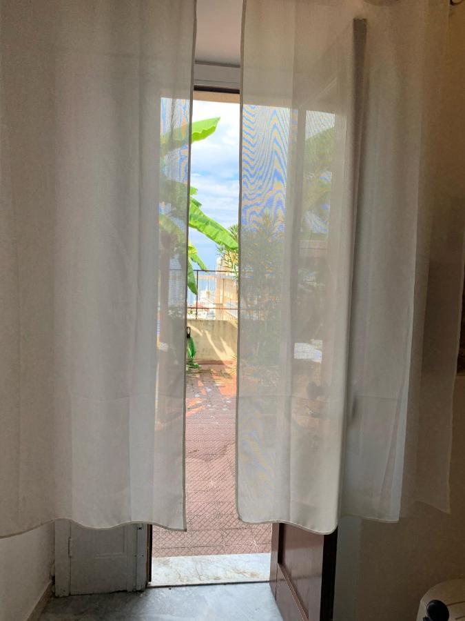 B&B Villa Delle Rondini 维博瓦伦蒂亚码头 外观 照片