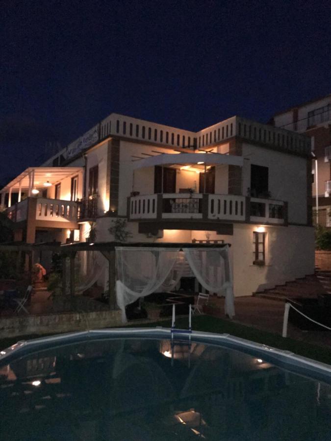 B&B Villa Delle Rondini 维博瓦伦蒂亚码头 外观 照片