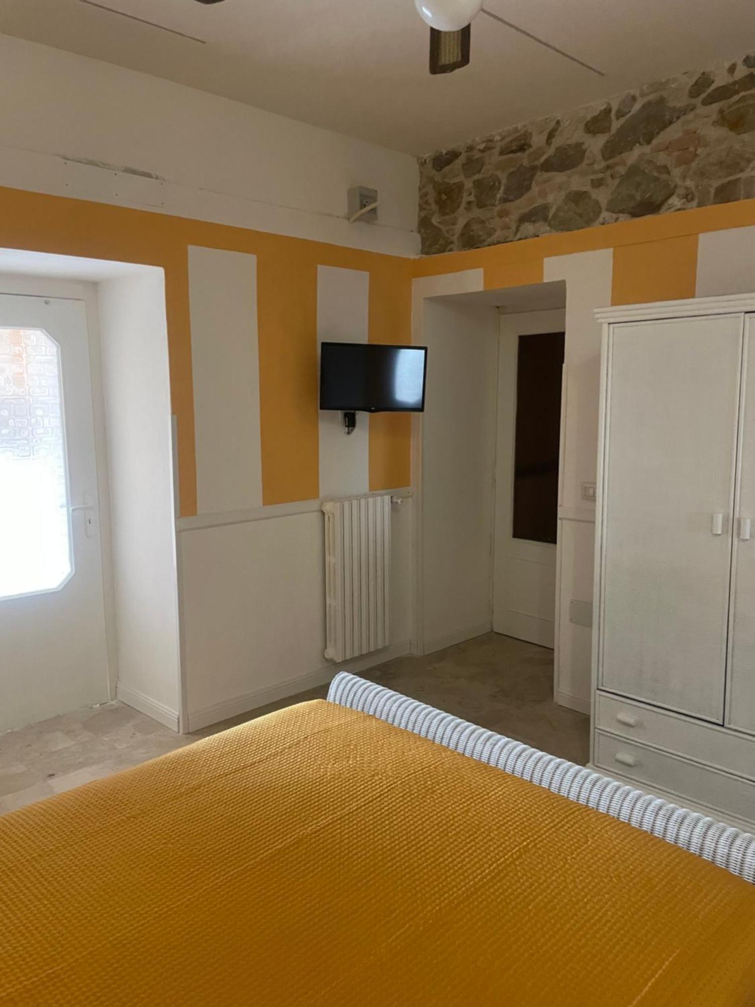 B&B Villa Delle Rondini 维博瓦伦蒂亚码头 外观 照片