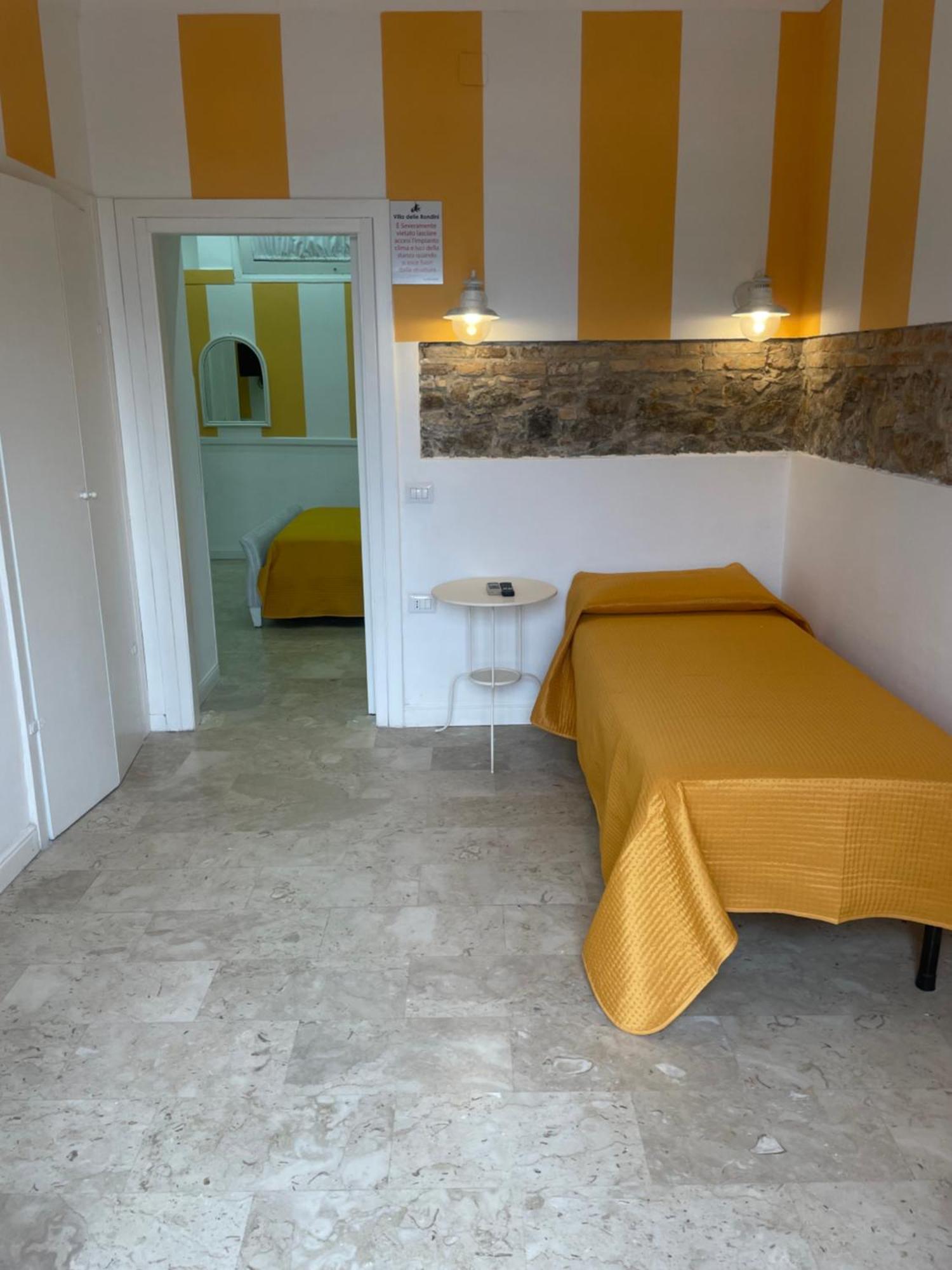 B&B Villa Delle Rondini 维博瓦伦蒂亚码头 外观 照片