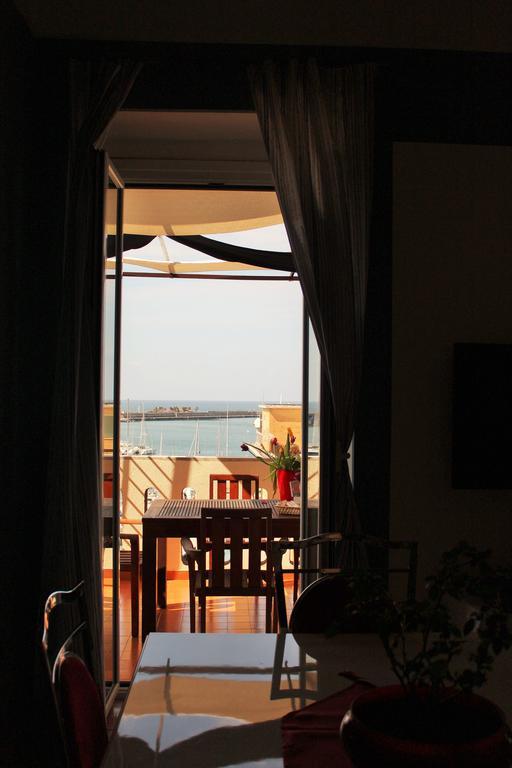 B&B Villa Delle Rondini 维博瓦伦蒂亚码头 外观 照片