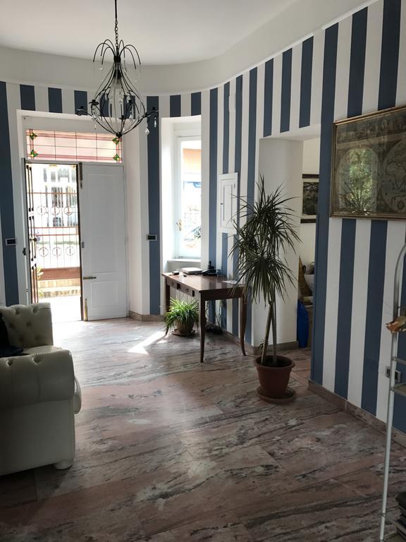B&B Villa Delle Rondini 维博瓦伦蒂亚码头 外观 照片