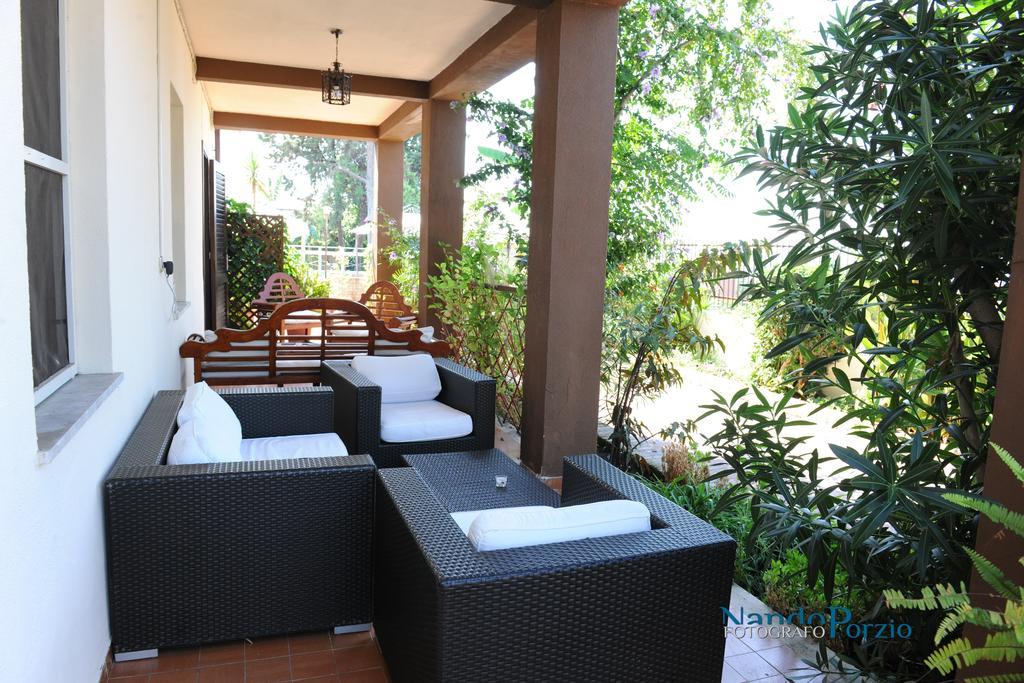 B&B Villa Delle Rondini 维博瓦伦蒂亚码头 外观 照片