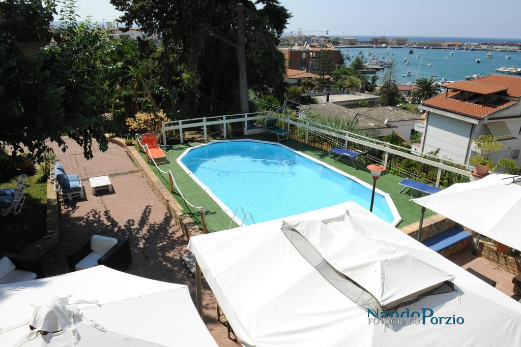 B&B Villa Delle Rondini 维博瓦伦蒂亚码头 外观 照片