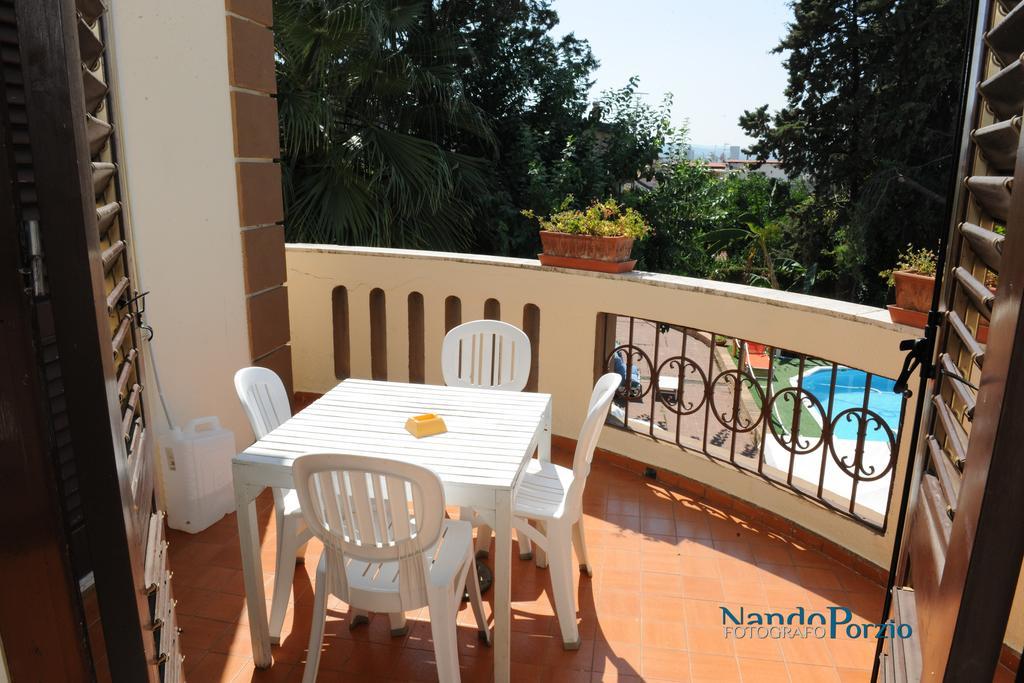 B&B Villa Delle Rondini 维博瓦伦蒂亚码头 外观 照片
