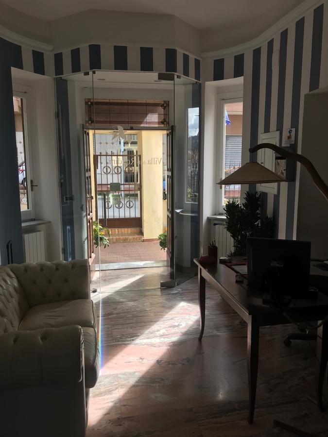 B&B Villa Delle Rondini 维博瓦伦蒂亚码头 外观 照片