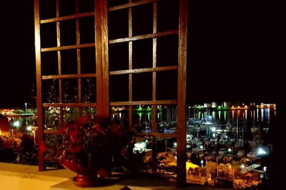 B&B Villa Delle Rondini 维博瓦伦蒂亚码头 外观 照片